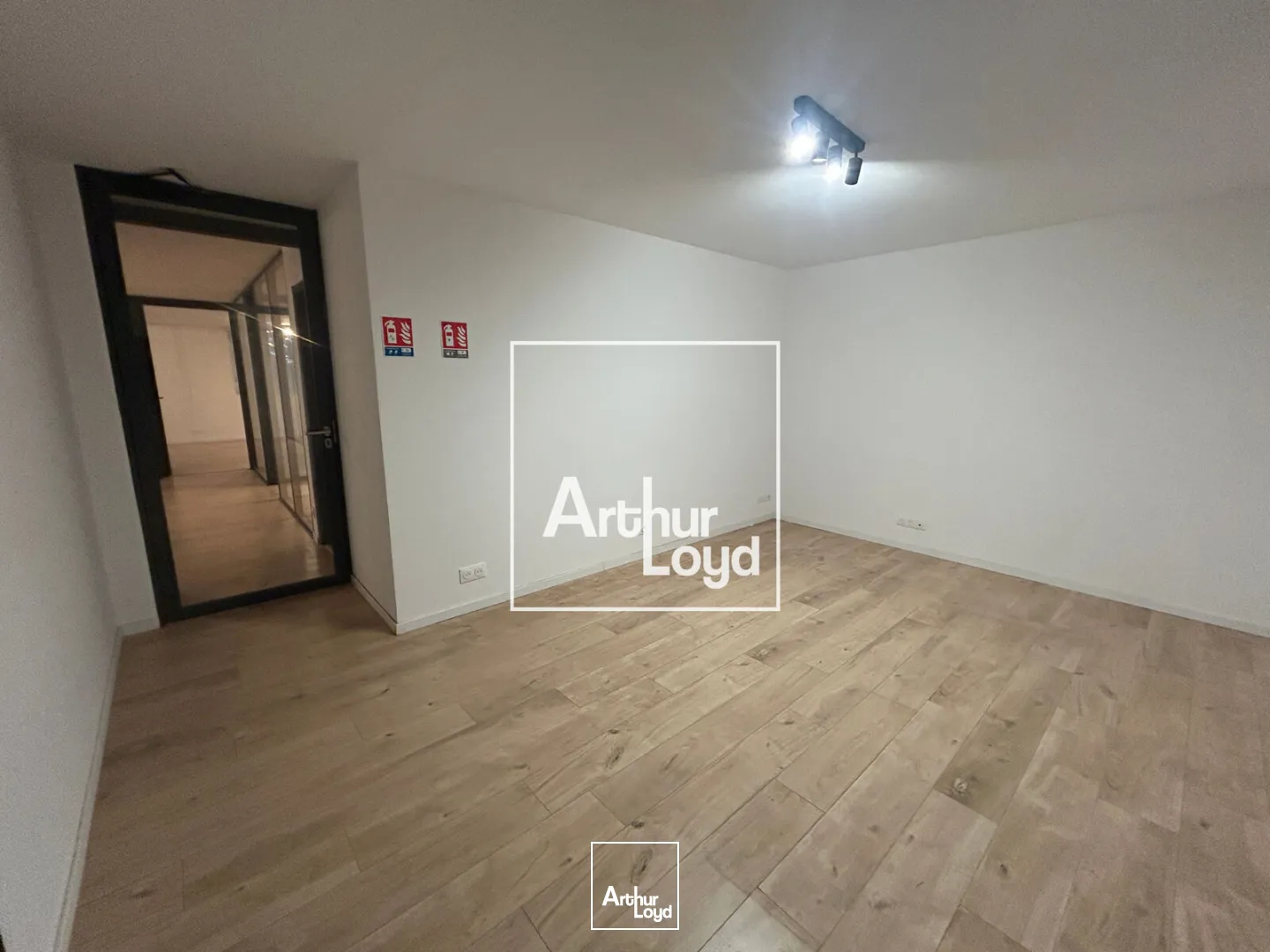 LOCATION LOCAL D'ACTIVITÉ 700M2 SUR TERRAIN 1909M2 - SECTEUR NARBONNE