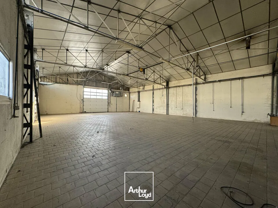 EMPLACEMENT NUMÉRO 1 : LOCAL COMMERCIAL / NDUSTRIEL À VENDRE - GRAVESON 