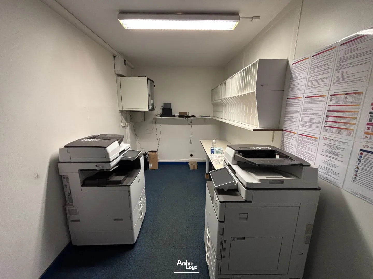 Bâtiment d’activité indépendant à louer à Sainte-Luce-sur-Loire avec entrepôt