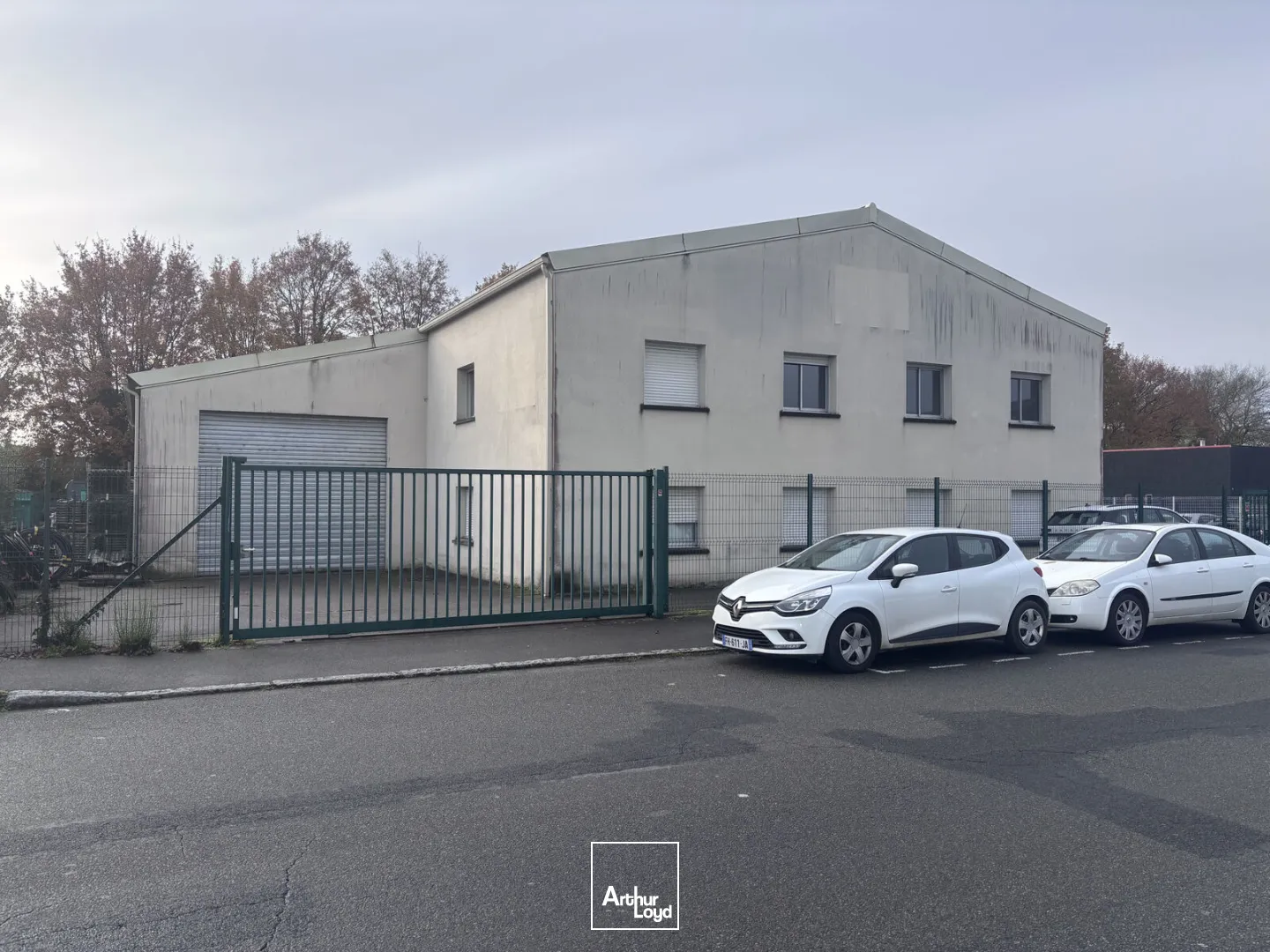 Bâtiment d’activité indépendant à louer à Sainte-Luce-sur-Loire avec entrepôt