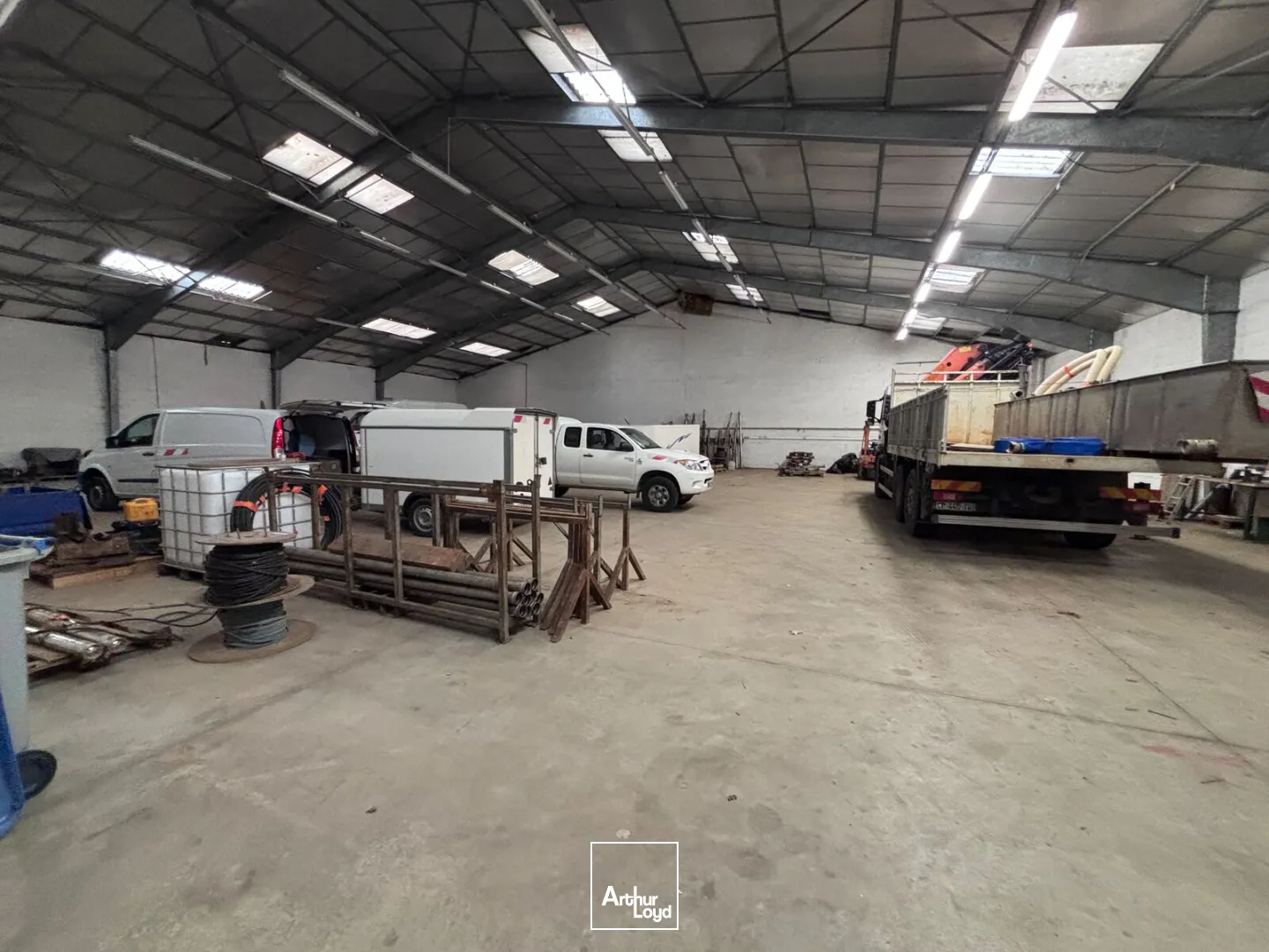 Bâtiment d’activité indépendant à louer à Sainte-Luce-sur-Loire avec entrepôt