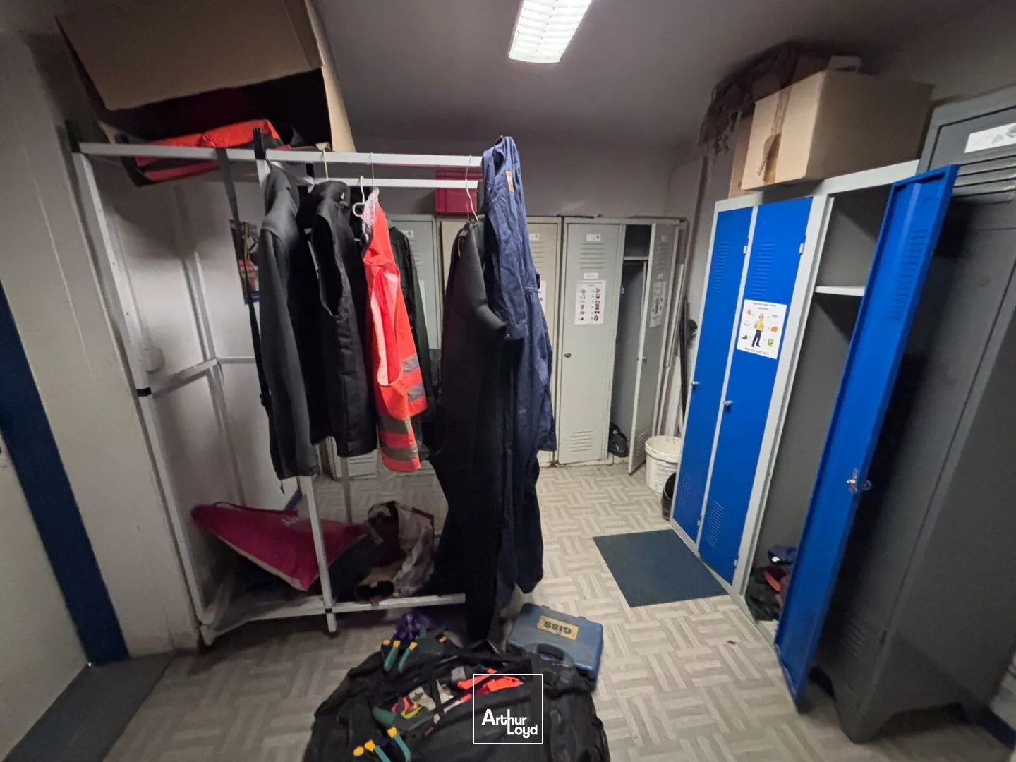 Bâtiment d’activité indépendant à louer à Sainte-Luce-sur-Loire avec entrepôt