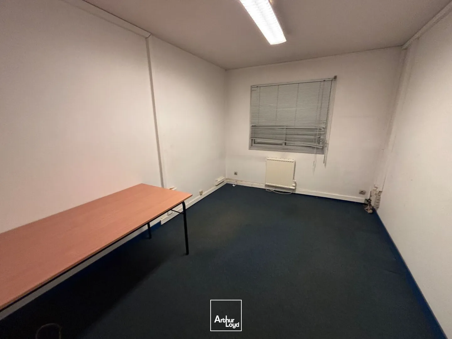 Bâtiment d’activité indépendant à louer à Sainte-Luce-sur-Loire avec entrepôt