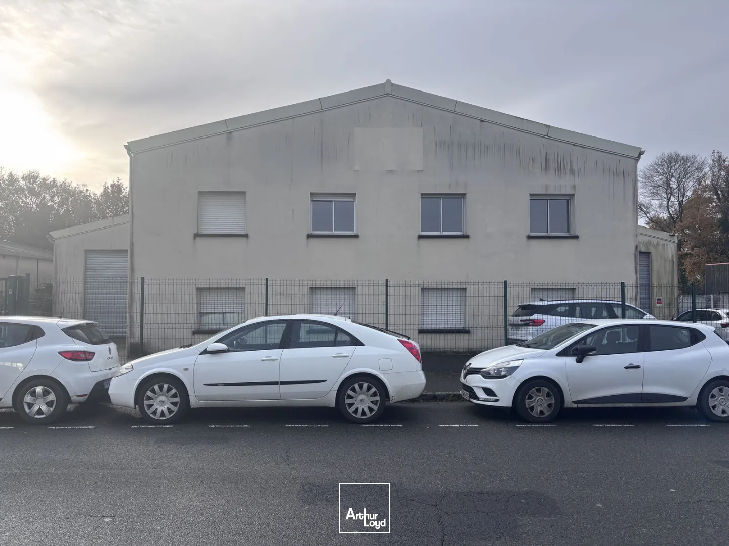 Bâtiment d’activité indépendant à louer à Sainte-Luce-sur-Loire avec entrepôt