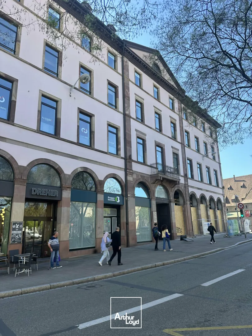 BUREAUX à VENDRE de 935 m²