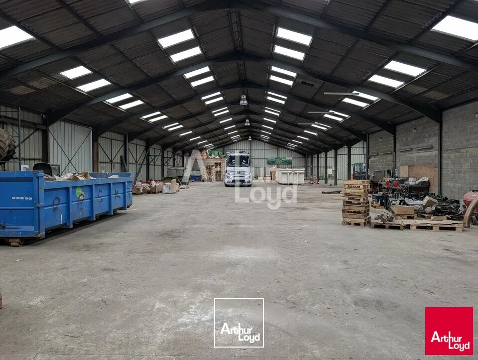 OPPORTUNITE LE RHEU - ENTREPOT A VENDRE - 1&nbsp;600 M²