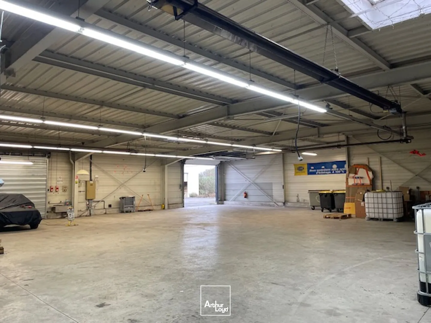 Local de stockage/atelier d'une surface de 530 m2 disponible immédiatement à la location à Soissons, en second rideau en zone commerciale.