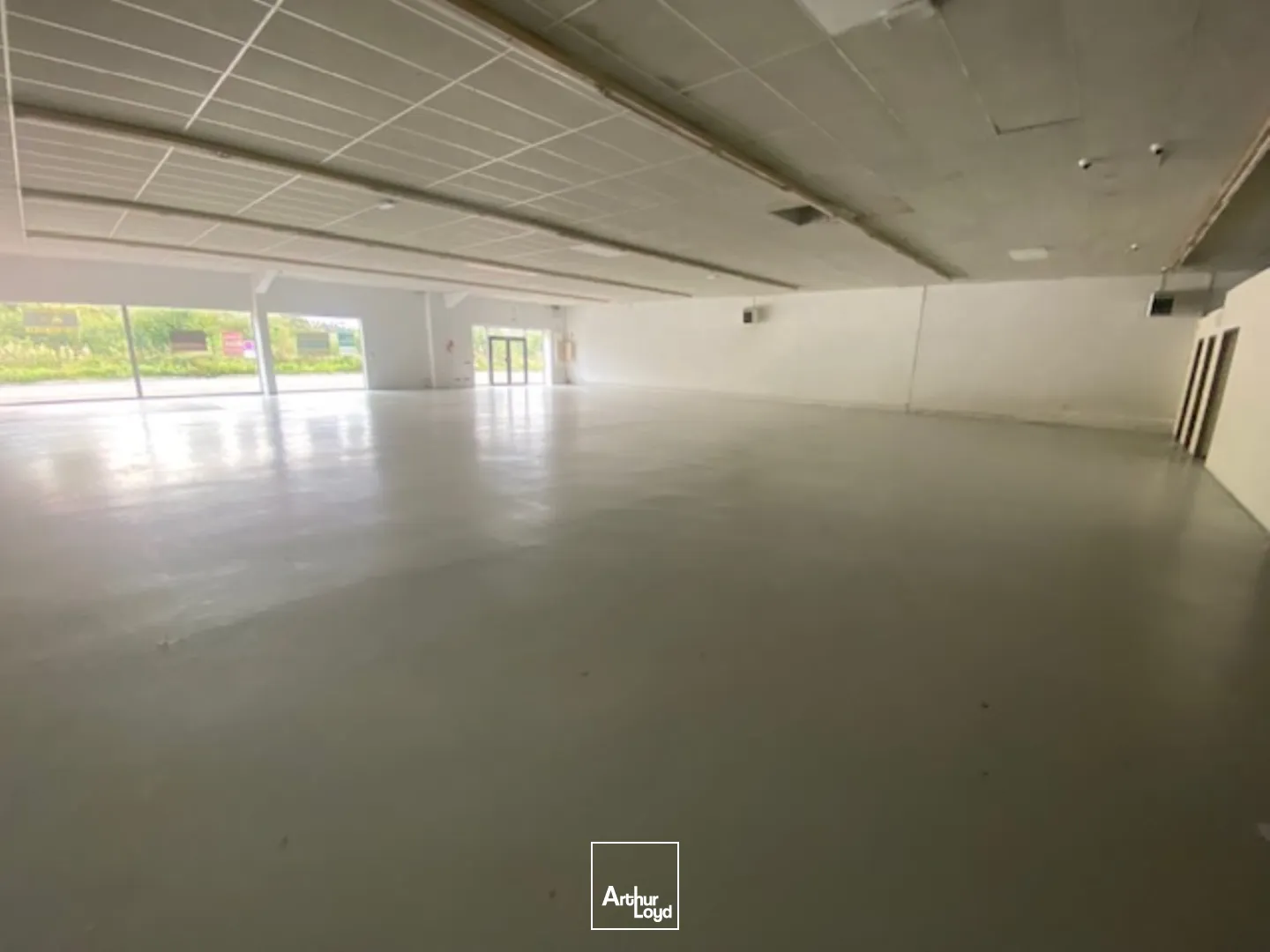 Locaux commerciaux à louer 836m² zone de Gourvily Quimper
