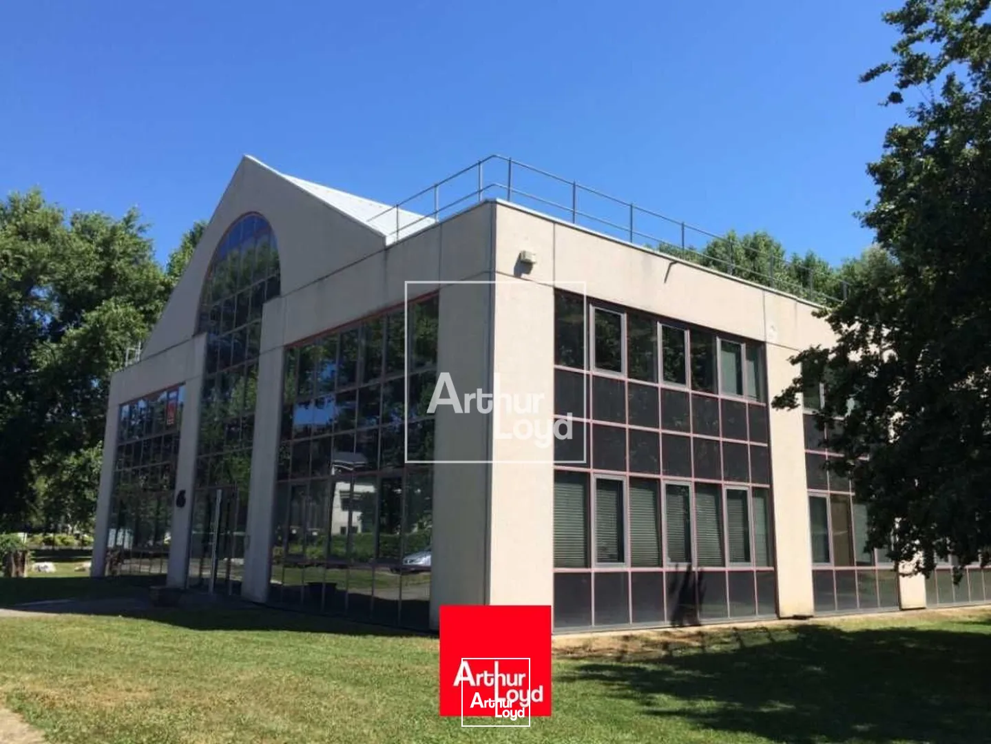 A LOUER BUREAUX EYBENS PARC ARBORE PROCHE TRAM ET COMMODITES