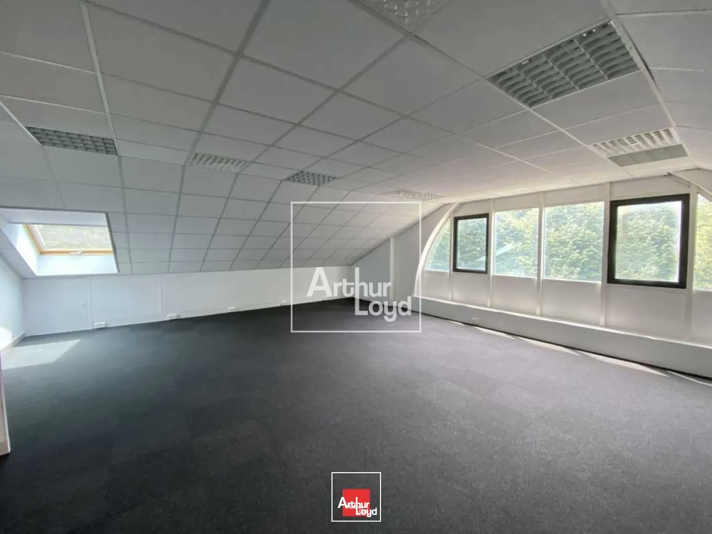 A LOUER BUREAUX EYBENS PARC ARBORE PROCHE TRAM ET COMMODITES