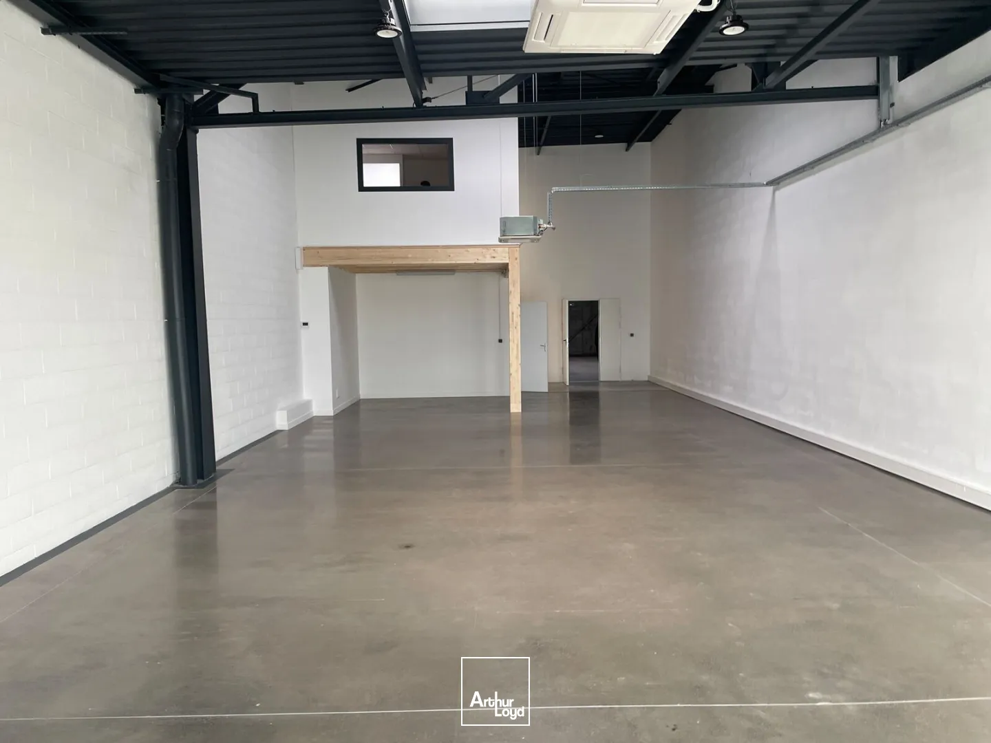 Show-room et stockage à louer - Arras