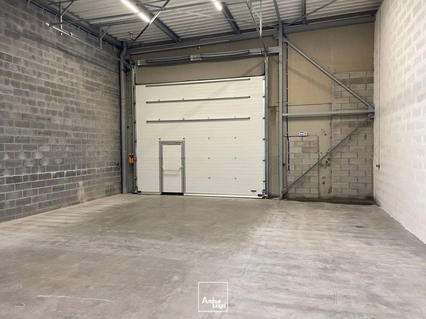 Show-room et stockage à louer - Arras