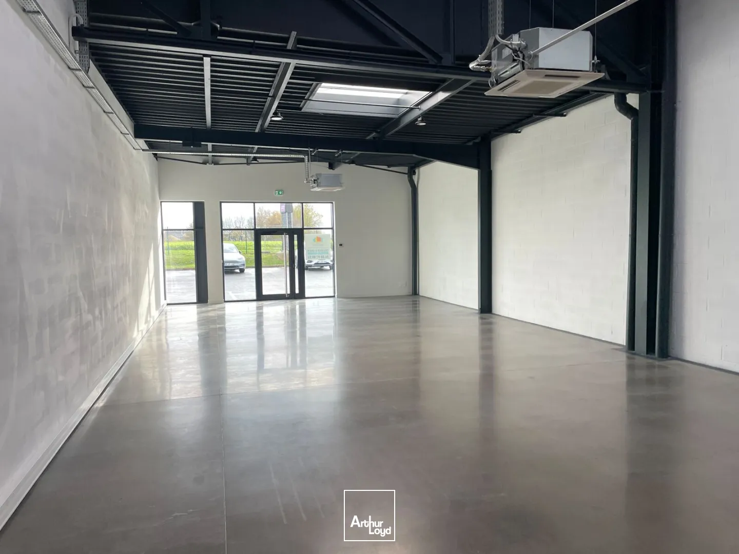 Show-room et stockage à louer - Arras