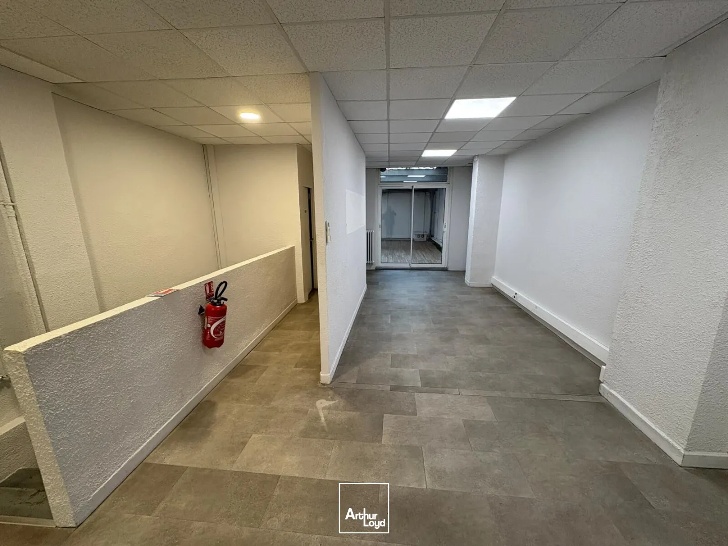 Locaux commerciaux/Bureaux à louer - 5 Avenues - 13004 Marseille