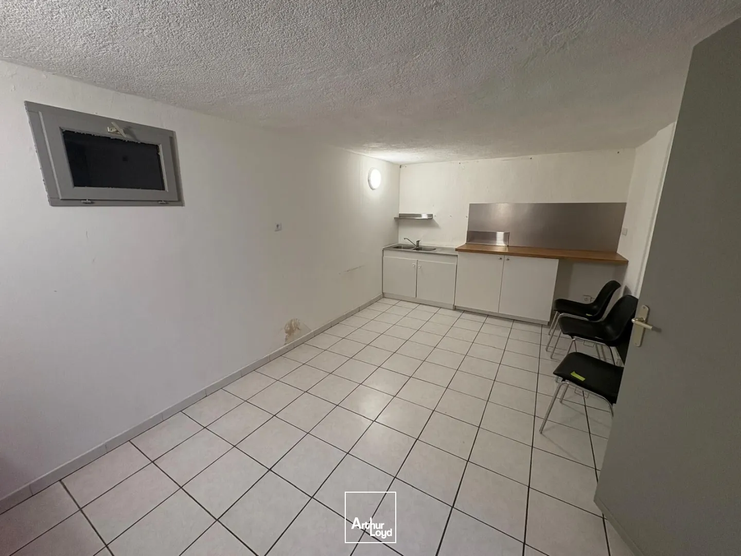 Locaux commerciaux/Bureaux à louer - 5 Avenues - 13004 Marseille