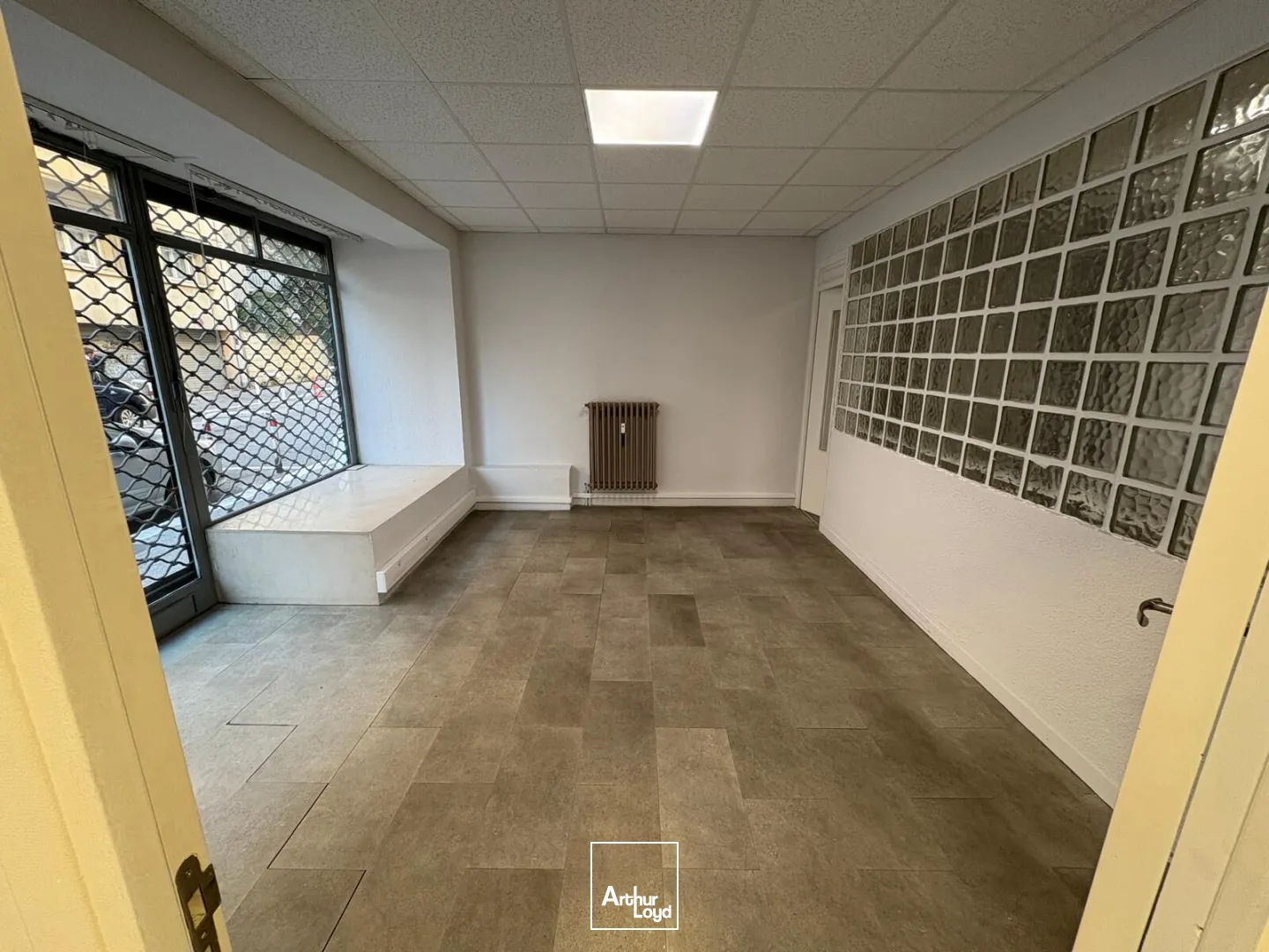 Locaux commerciaux/Bureaux à louer - 5 Avenues - 13004 Marseille