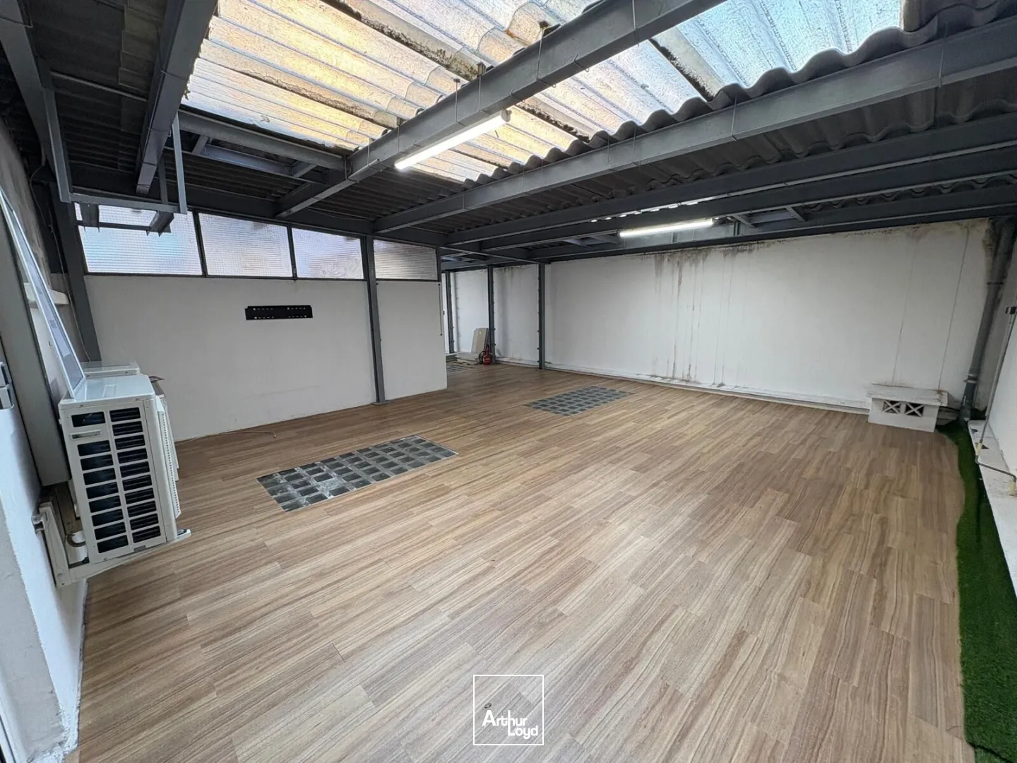 Locaux commerciaux/Bureaux à louer - 5 Avenues - 13004 Marseille