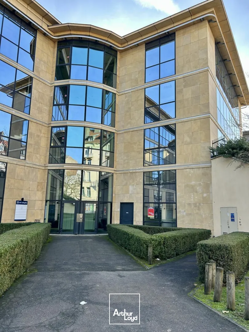 BUREAUX à LOUER de 1417.42 m²