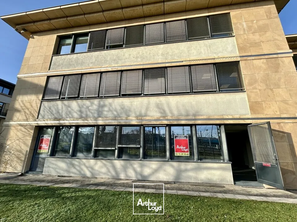 BUREAUX à LOUER de 1417.42 m²