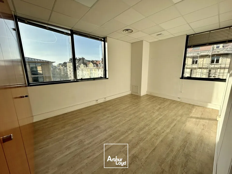 BUREAUX à LOUER de 1417.42 m²