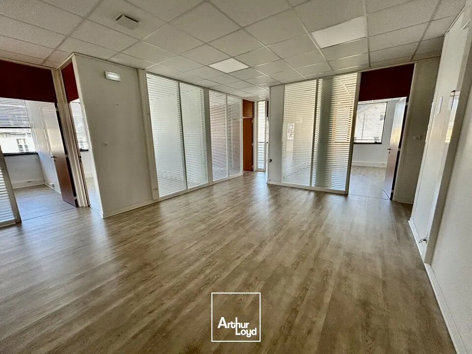 BUREAUX à LOUER de 1417.42 m²