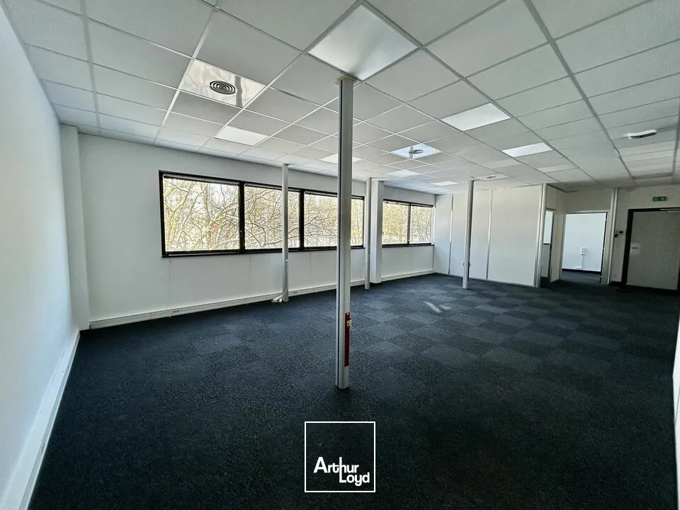 BUREAUX à LOUER de 496.06 m²