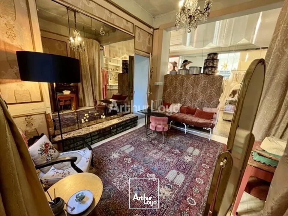 À céder au centre-ville de Reims - local commercial d'environ 72m2 avec un extérieur d'environ 54m2. 