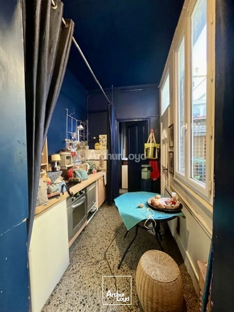 À céder au centre-ville de Reims - local commercial d'environ 72m2 avec un extérieur d'environ 54m2. 