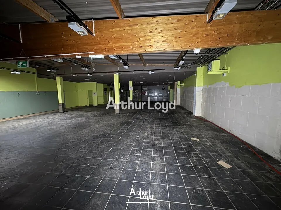 Locaux commerciaux 1203 m2 Centre Ville