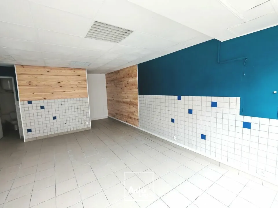 A Louer - Local commercial d'environ 30m2 avec vitrine secteur Jean Jaurès