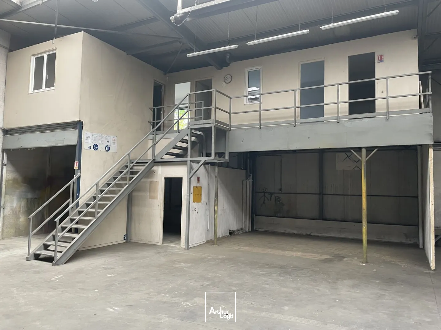 LOCAL D'ACTIVITÉ / BUREAUX D'ACCOMPAGNEMENT - 640 M2 - A LOUER - BEAUVAIS