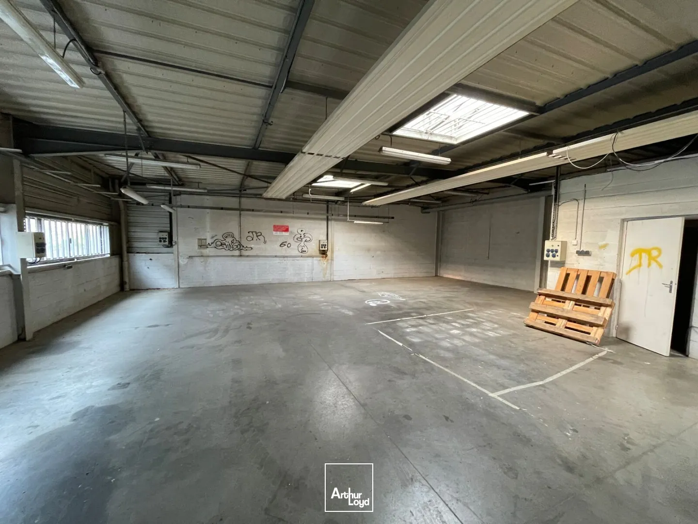 5324m2 divisible à partir de 2385m2 à louer à Beauvais