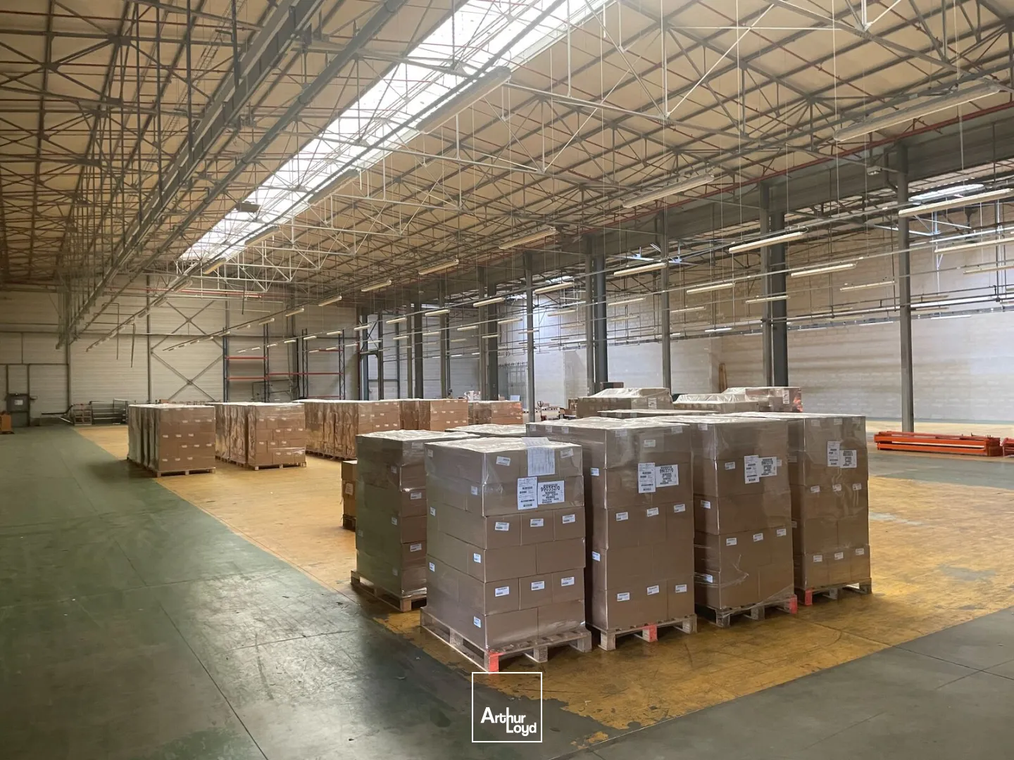 5324m2 divisible à partir de 2385m2 à louer à Beauvais