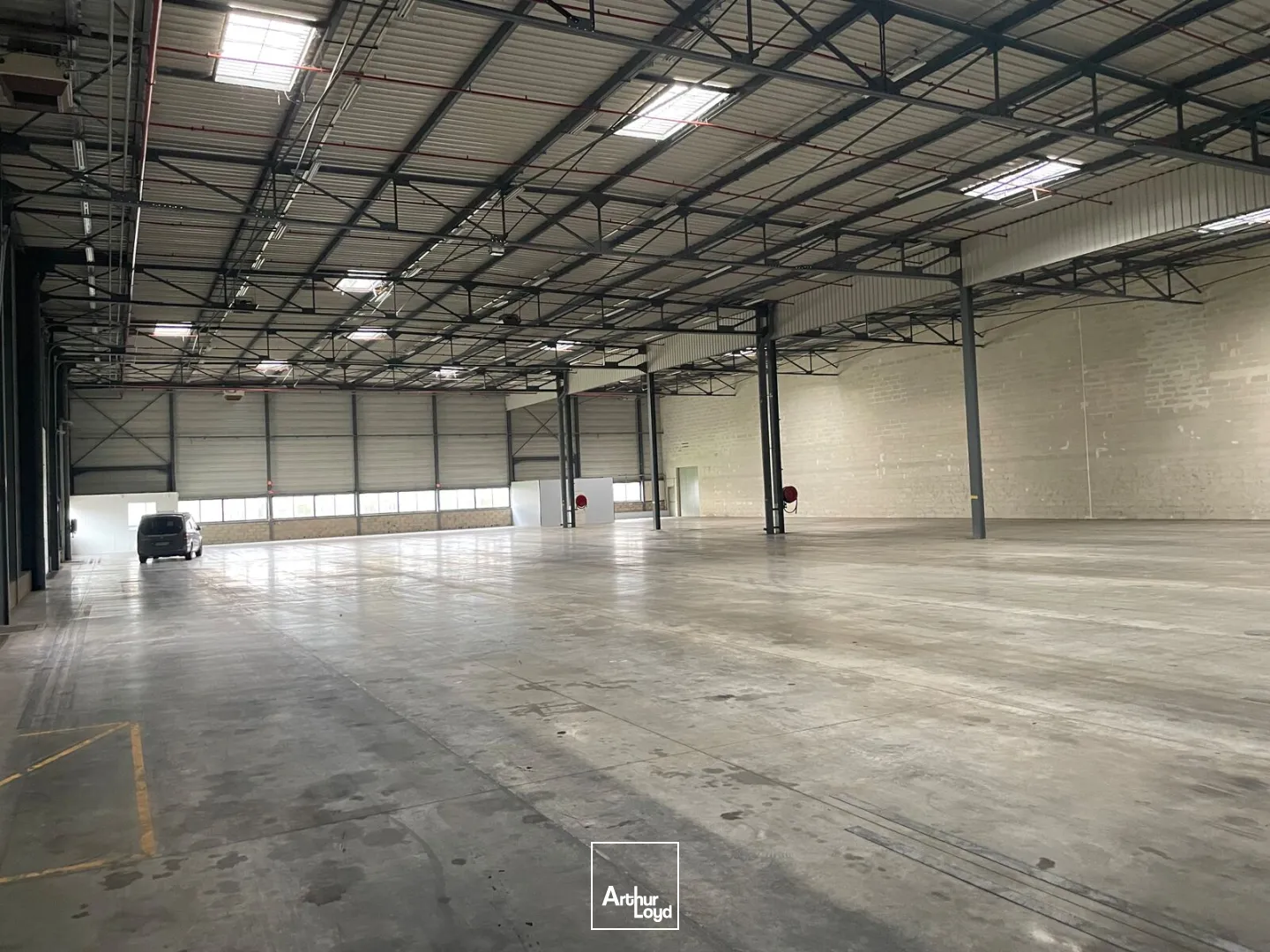 5324m2 divisible à partir de 2385m2 à louer à Beauvais