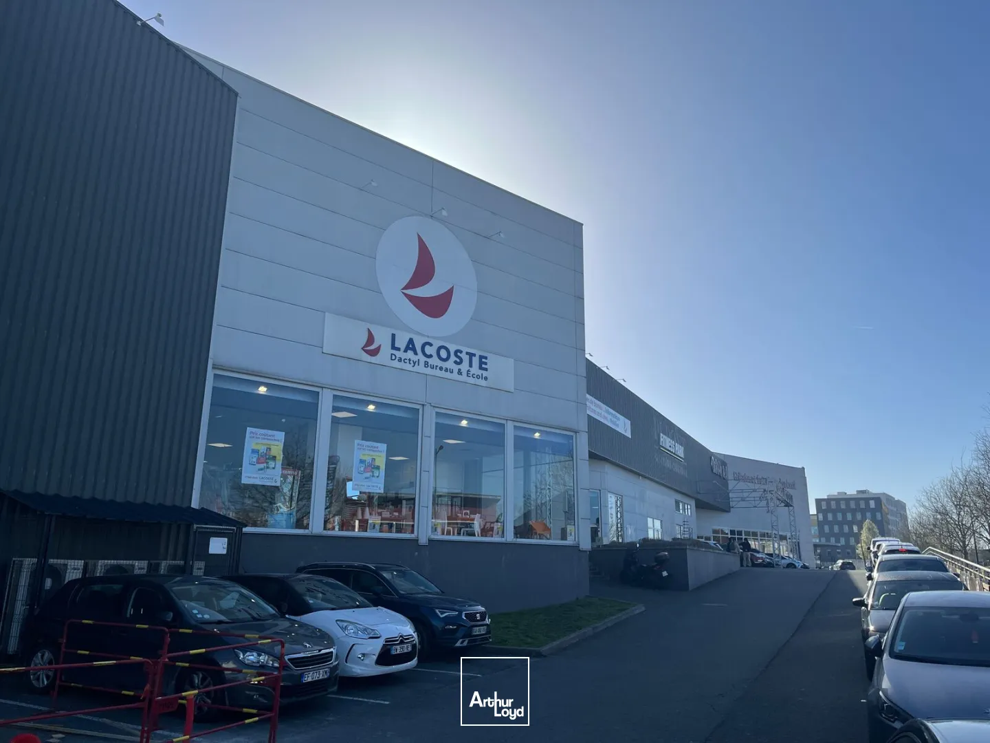 Emplacement commercial 2&nbsp;400 m2 façade RN20 FLEURY LESN AUBRAIS