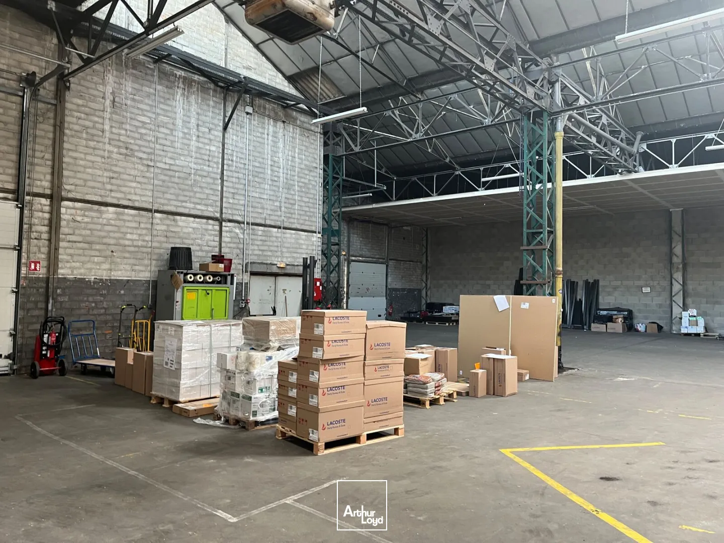 Emplacement commercial 2&nbsp;400 m2 façade RN20 FLEURY LESN AUBRAIS