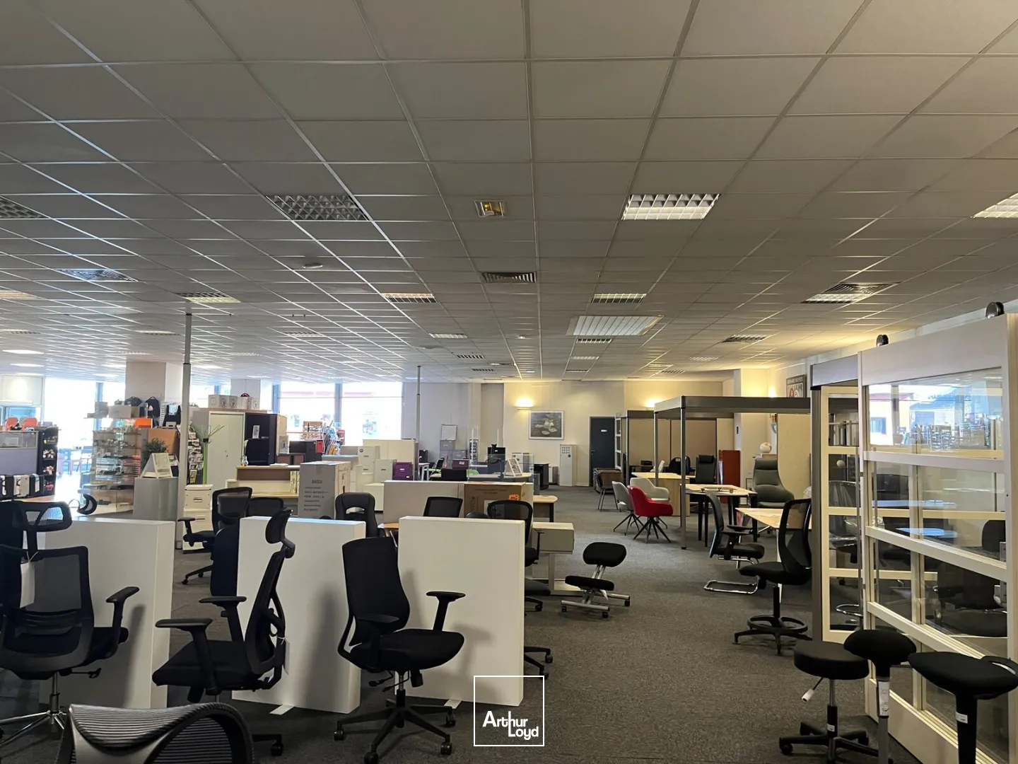 Emplacement commercial 2&nbsp;400 m2 façade RN20 FLEURY LESN AUBRAIS