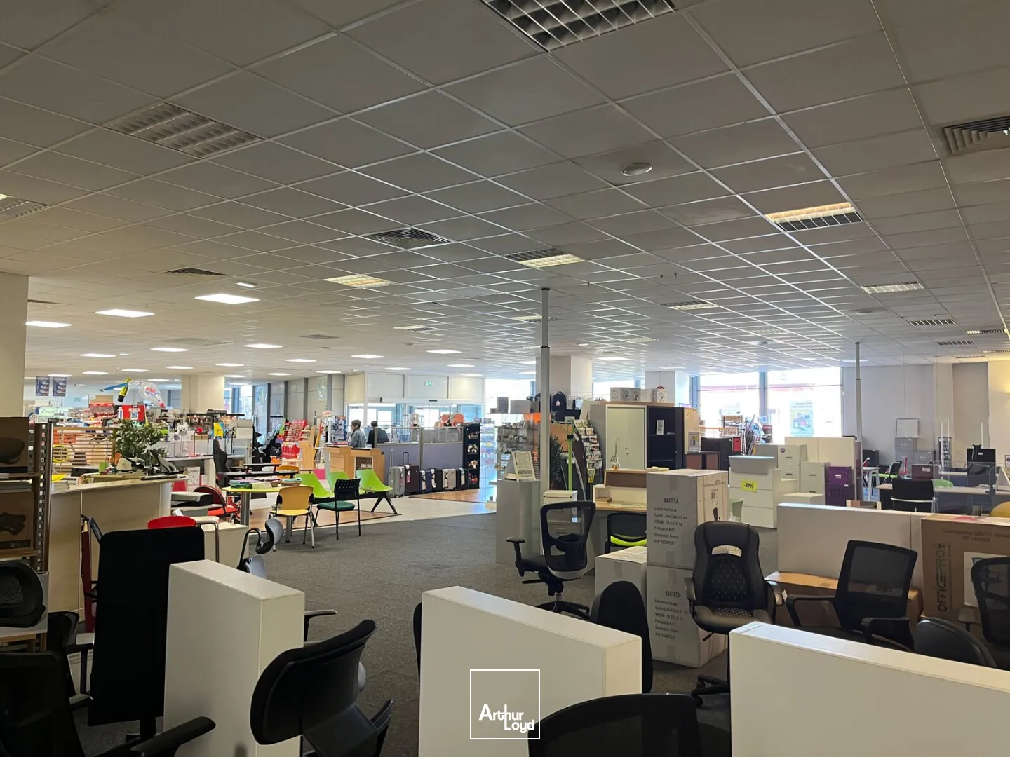 Emplacement commercial 2&nbsp;400 m2 façade RN20 FLEURY LESN AUBRAIS