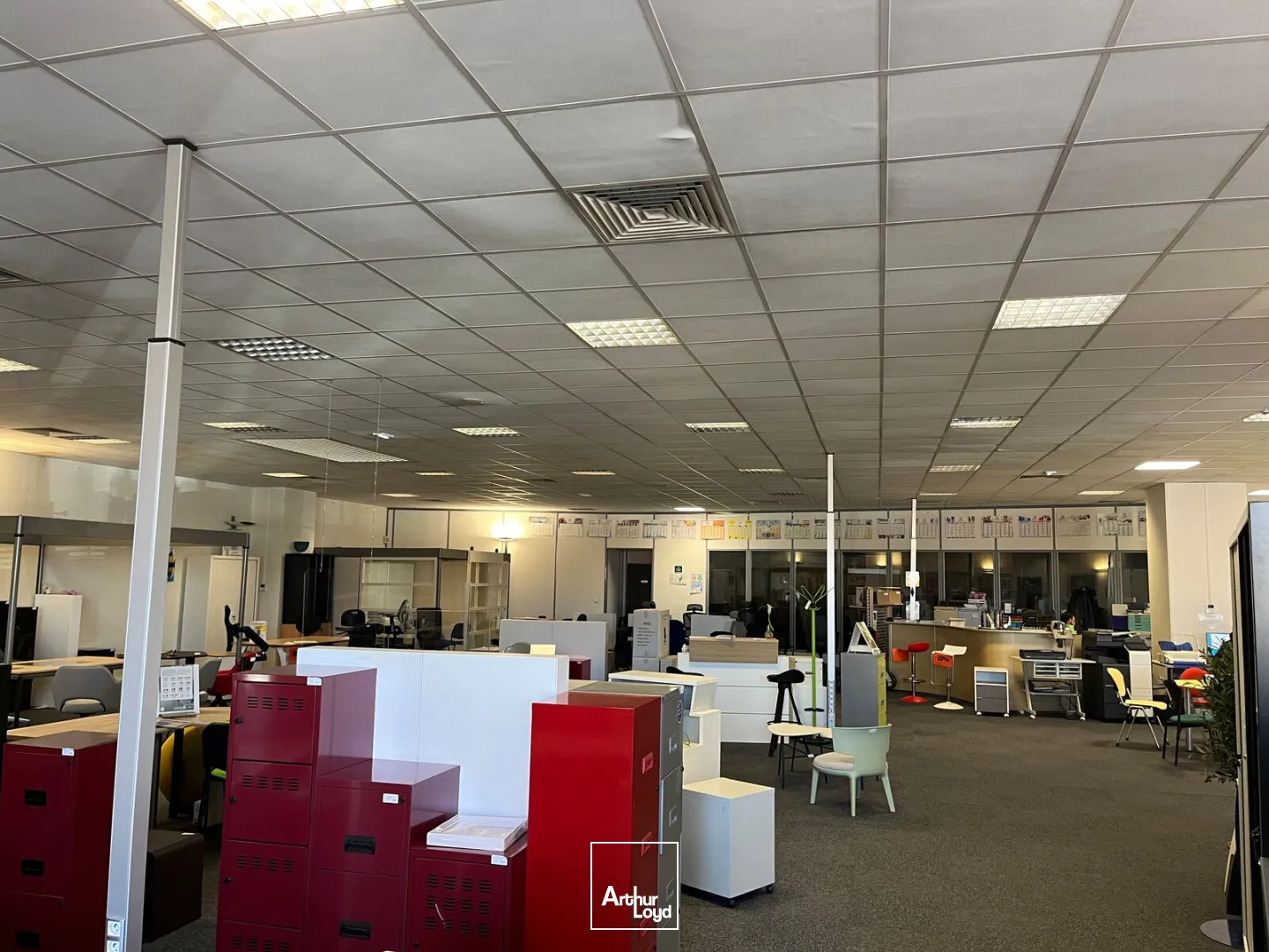 Emplacement commercial 2&nbsp;400 m2 façade RN20 FLEURY LESN AUBRAIS