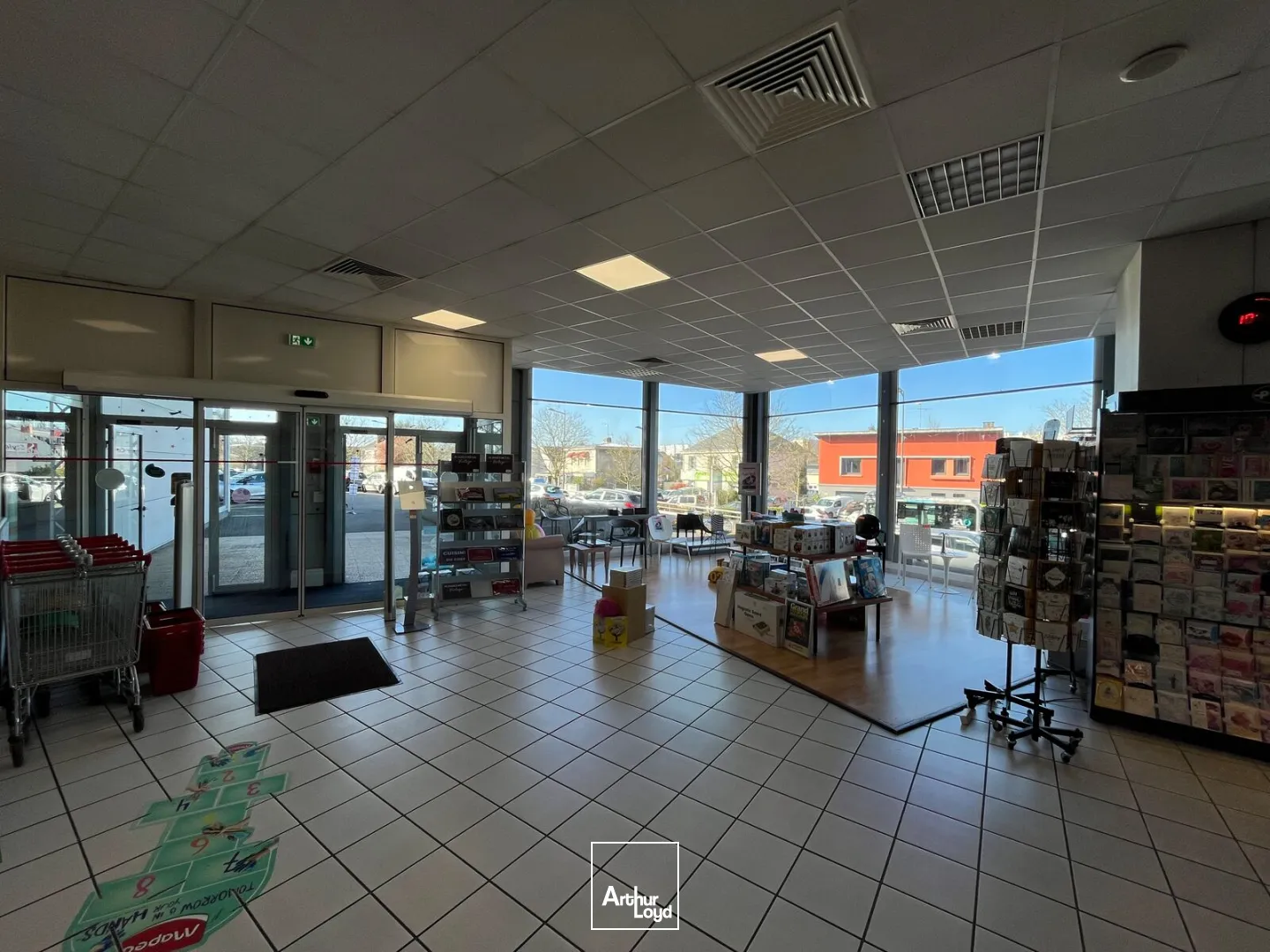 Emplacement commercial 2&nbsp;400 m2 façade RN20 FLEURY LESN AUBRAIS