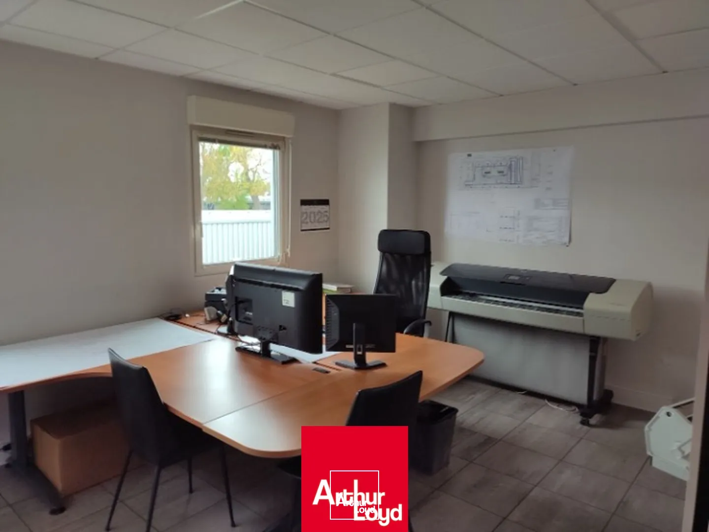 À LOUER : Local d'activité de 500 m² à TREVOUX