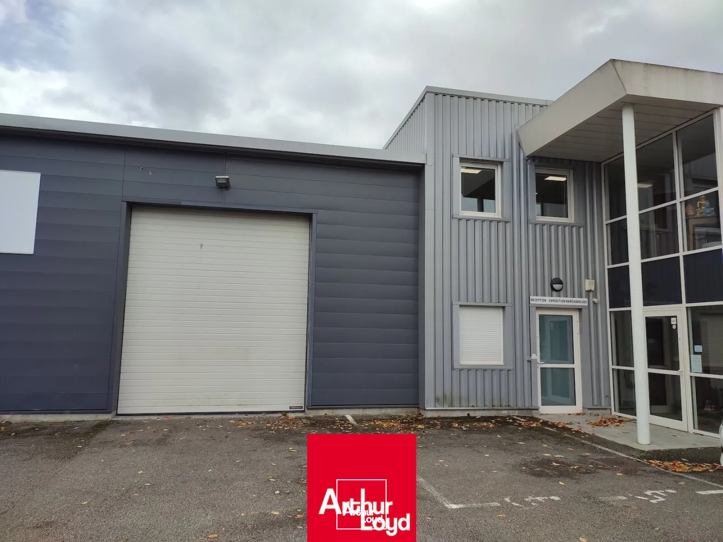 À LOUER : Local d'activité de 500 m² à TREVOUX