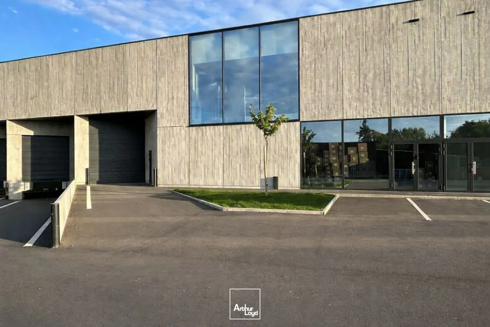 Entrepôt à louer - Neuville en Ferrain - Accès immédiat Autoroute A22