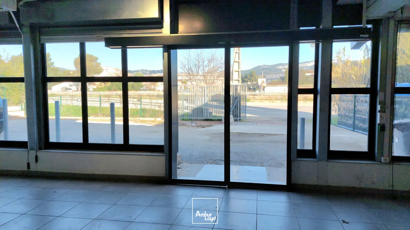 Local commercial à louer - ZAC Les Playes - Six-Fours-les-Plages