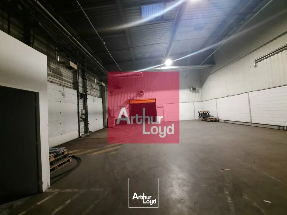 CLERMONT-FERRAND ZONE DES GRAVANCHES A LOUER LOCAL ACTIVITE 1440 M² - 2 QUAIS