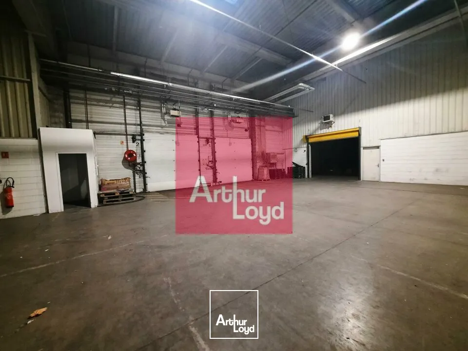 CLERMONT-FERRAND ZONE DES GRAVANCHES A LOUER LOCAL ACTIVITE 1440 M² - 2 QUAIS