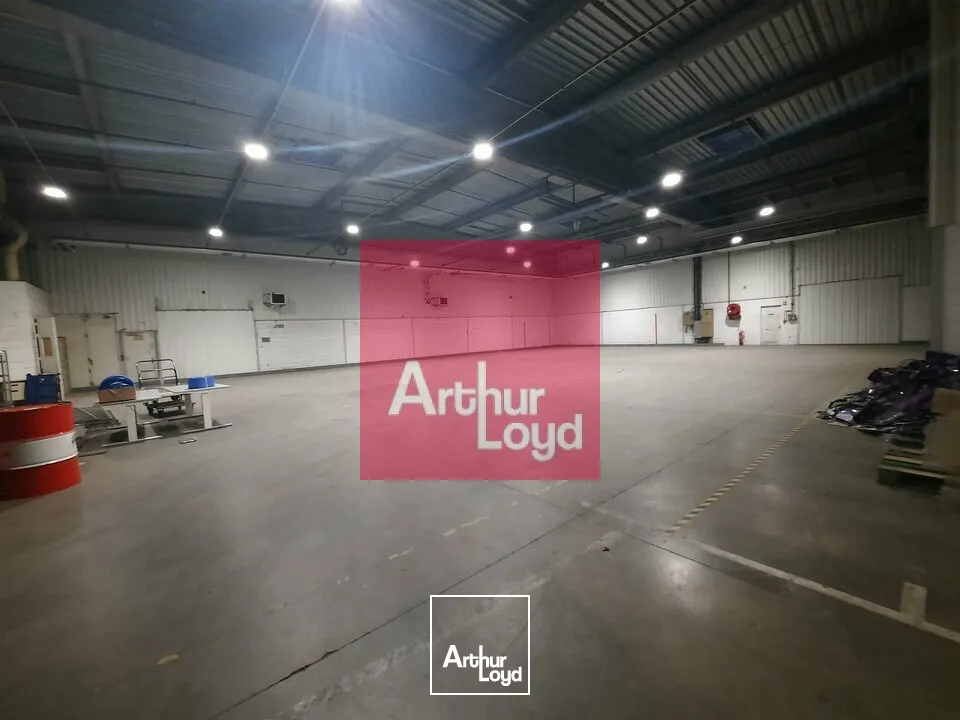 CLERMONT-FERRAND ZONE DES GRAVANCHES A LOUER LOCAL ACTIVITE 1440 M² - 2 QUAIS