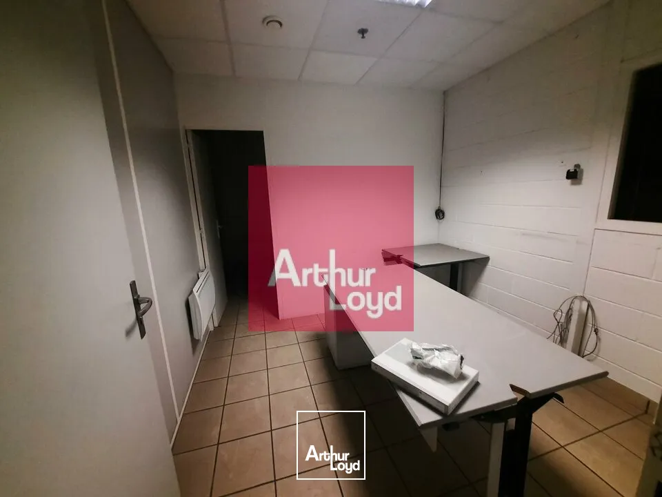 CLERMONT-FERRAND ZONE DES GRAVANCHES A LOUER LOCAL ACTIVITE 1440 M² - 2 QUAIS