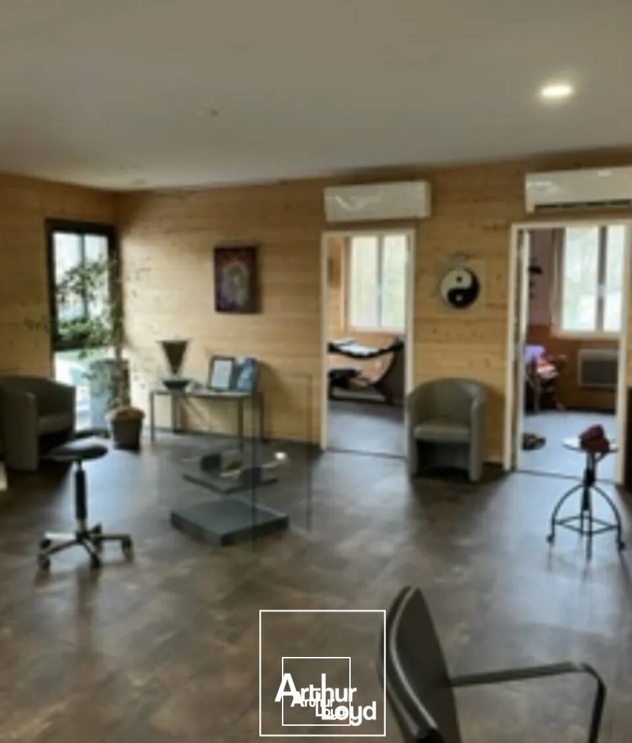 Local professionnel / bureaux à louer  Brive-la-Gaillarde, 1er étage avec ascenseur PMR