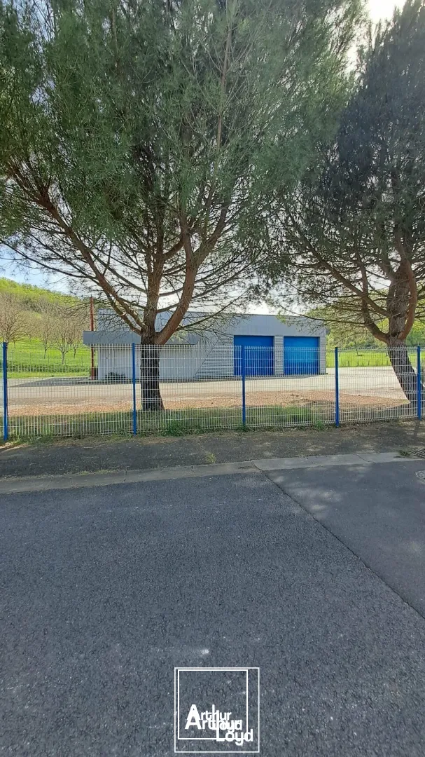 Local d'activité de 329 m² à vendre ou à louer  ZAC du Moulin Rouge à Terrasson-Lavilledieu